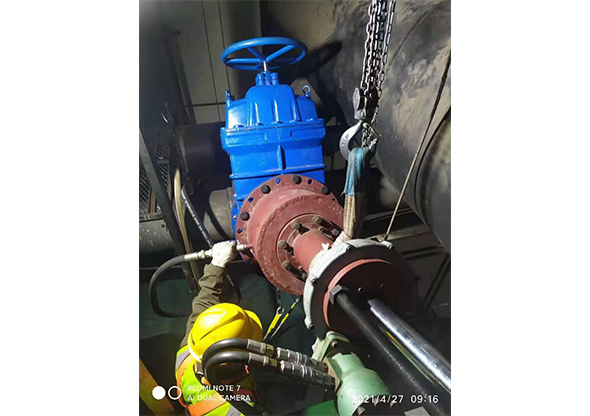 DN200蒸汽管道帶壓開孔