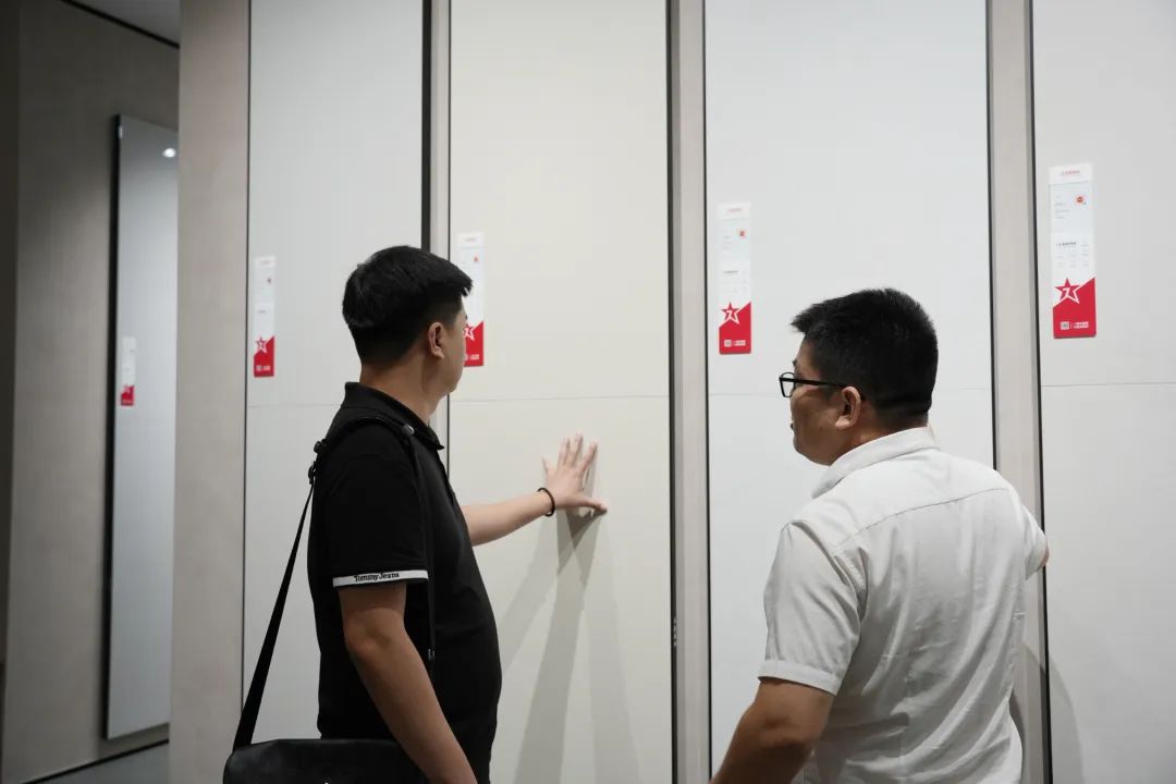 共筑美好丨海南省發(fā)展控股有限公司領(lǐng)導(dǎo)蒞臨大將軍瓷磚參觀考察(圖4)