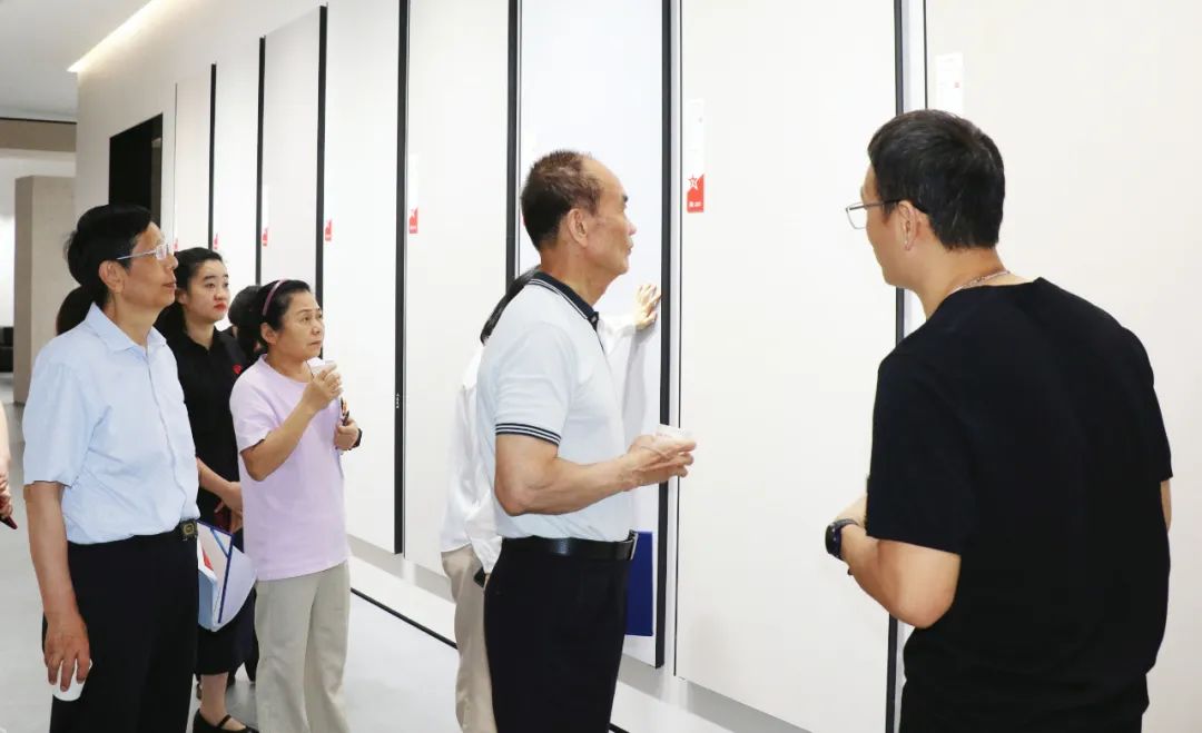 2024新銳榜專家評審團蒞臨大將軍瓷磚總部考察，點贊品牌實力！(圖3)