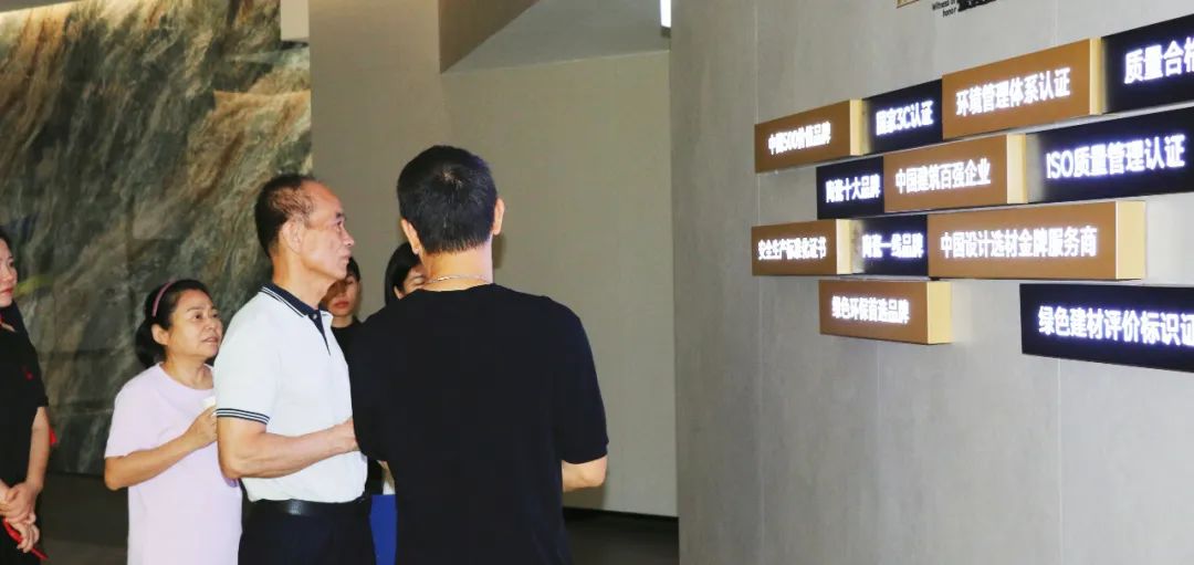 2024新銳榜專家評審團蒞臨大將軍瓷磚總部考察，點贊品牌實力！(圖5)