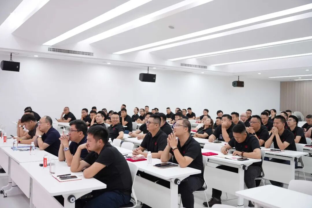 將軍陶瓷集團4月榮譽表彰盛會：致敬標桿，逐光前行(圖3)